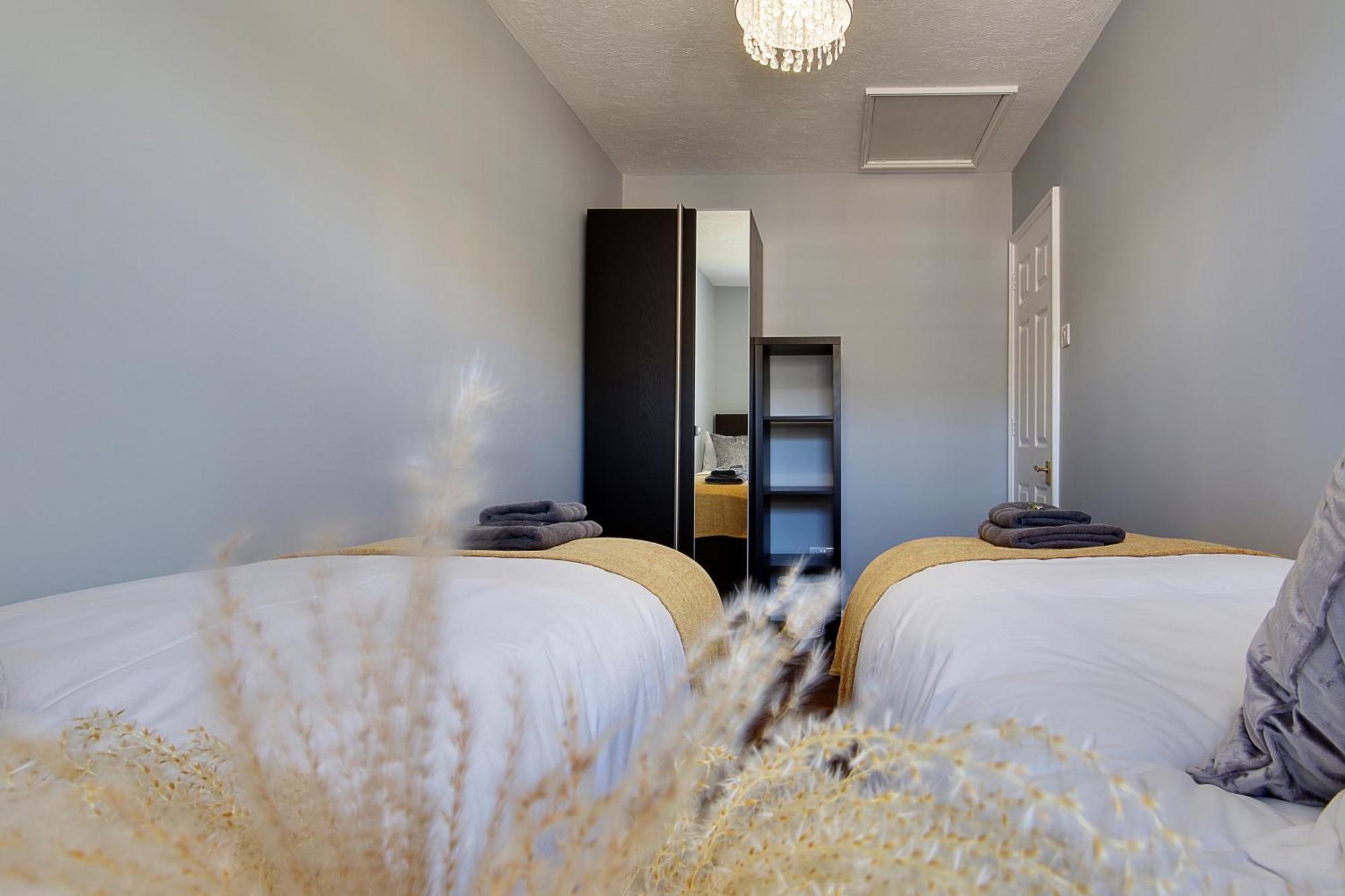 14 Oxford Mews - 5 Star Living For Up To 10 People Villa Саутхамптън Екстериор снимка